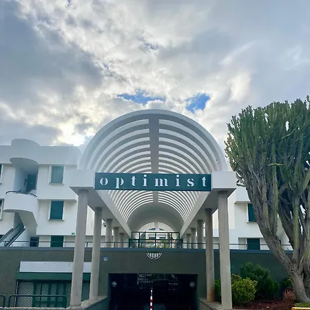 1the Location - Americas & Parking