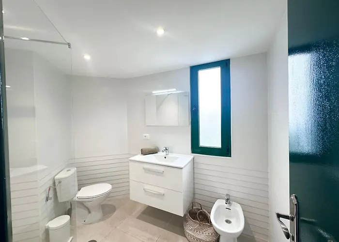 1the Location - Americas & Parking 아파트