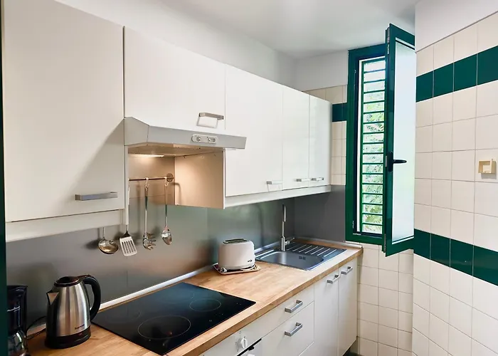 1the Location - Americas & Parking Apartman *